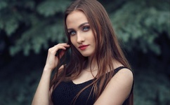 一面亲上边一面一摸下边APP